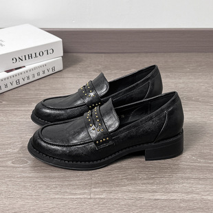 New Style Soft Leather Vintage Round Head Riveted Small Chanel Style Nail Pleated Slip-on Black Small Leather Shoes Loafers for Women