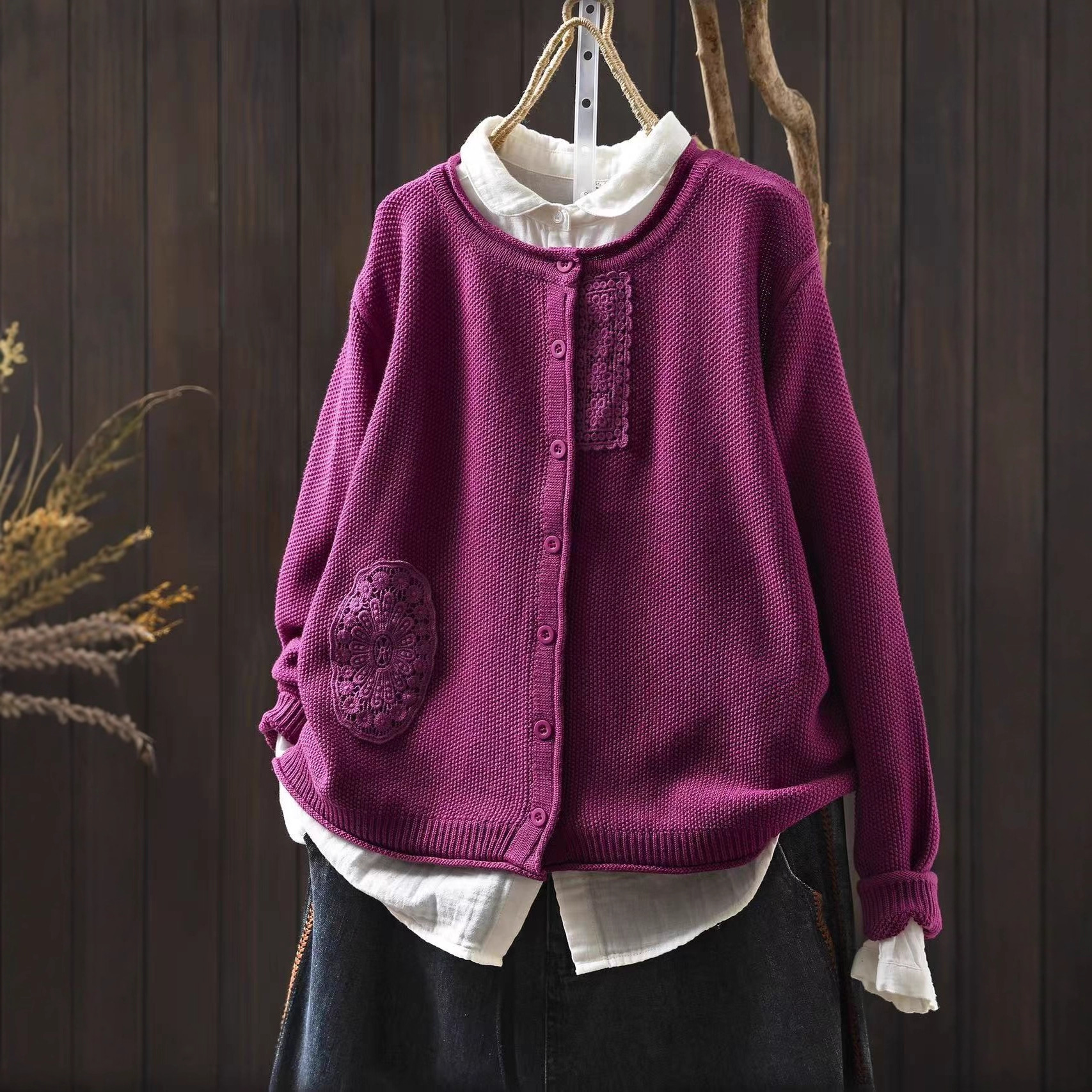 Autumn New Cotton Knitwear Women's Retro Pure Color Lace Curling Design Pure Color Long-Sleeved Cardigan 2587