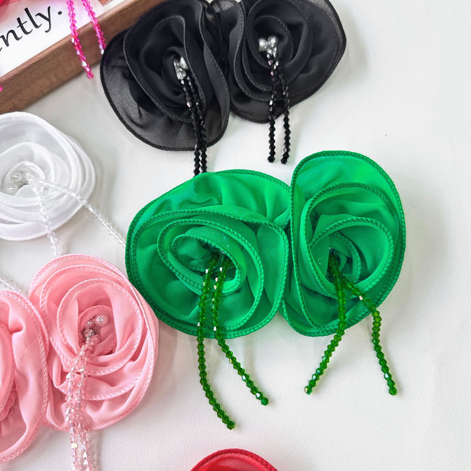 15cm en stock mariposa de nieve flor fringe colgante DIY tocado agarrar clip pecho flor maleta zapatos sombreros accesorios de ropa