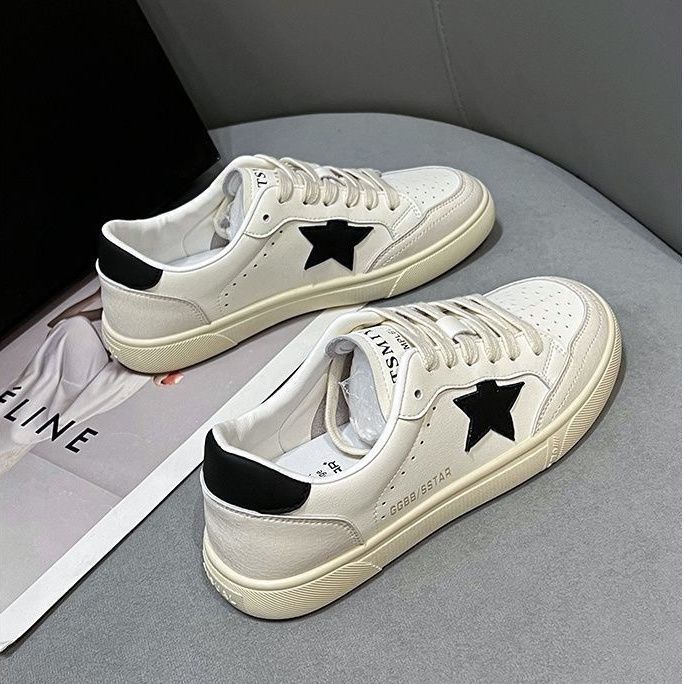 Sanfu zapatos blancos de suela blanda para mujer 2025 nuevos zapatos casuales de otoño para estudiantes zapatos de entrenamiento alemanes de fondo plano de estilo caliente