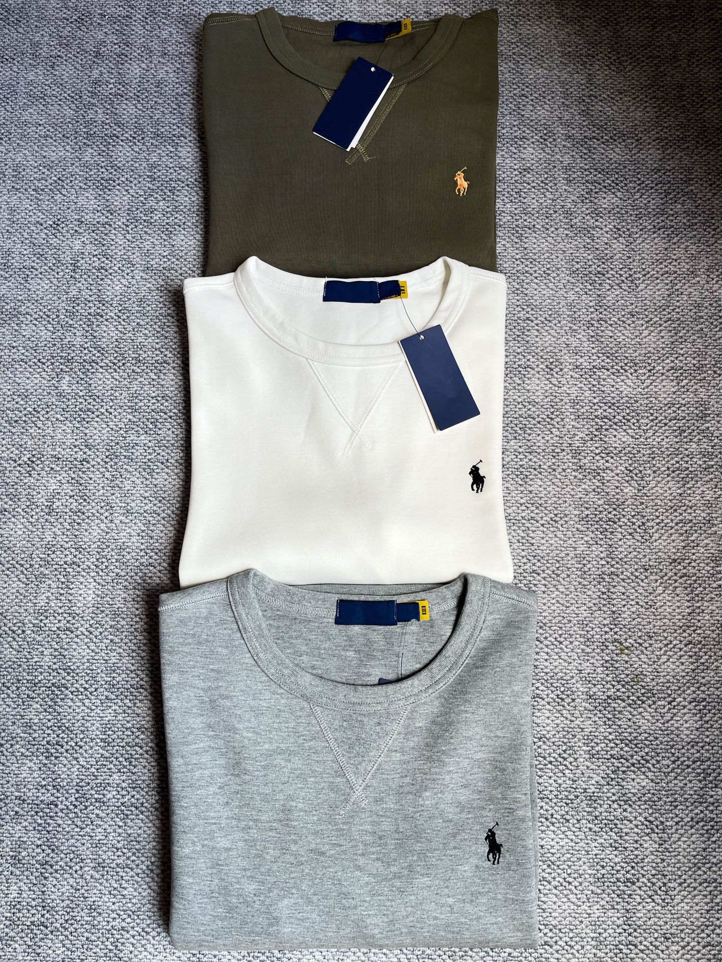 高品質のスキャン可能な馬の刺繍の純色の長袖のデザインの上着の丸首のガードルのカバーの男性