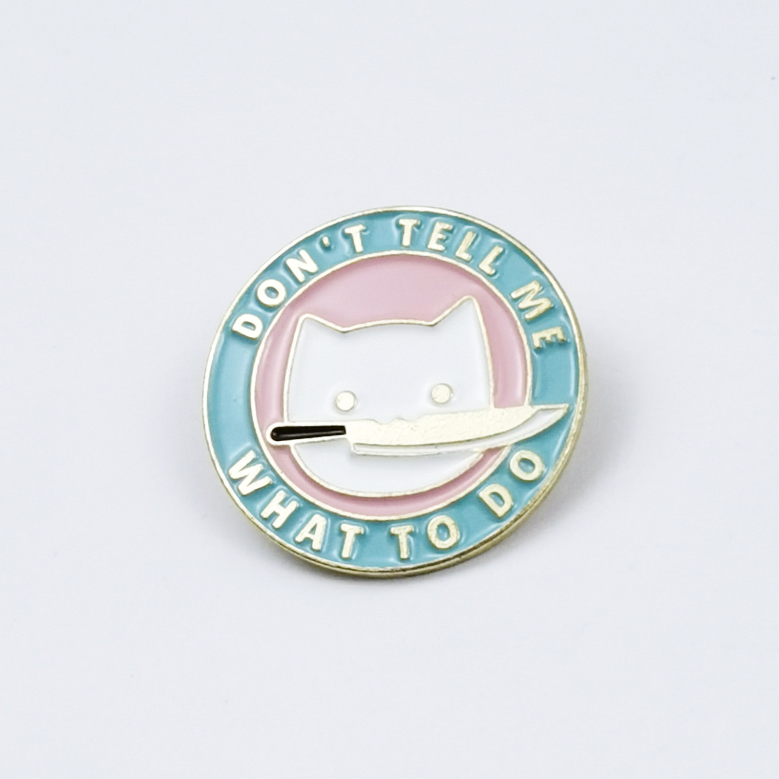 Broche de gatito de dibujos animados transfronterizo, accesorios personalizados con letras en inglés, pines decorativos para tops y mochilas.