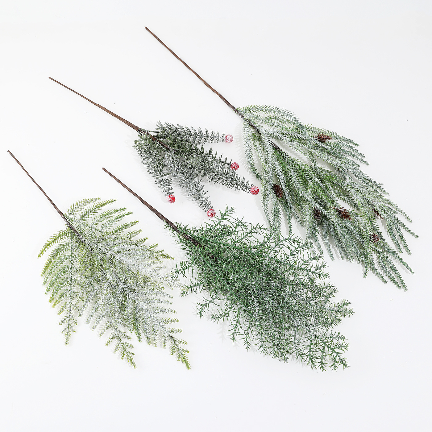 Simulación transfronteriza de Navidad con nieve PE hojas de pino de fruta roja aguja ramas de árbol de Navidad en el hogar guirnaldas de decoración de caña
