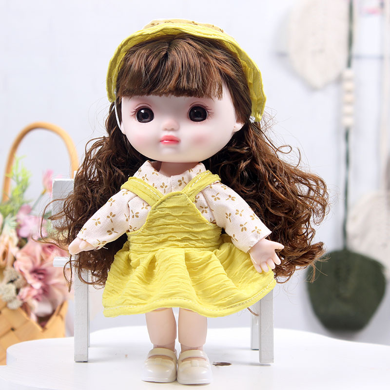 Venta al por mayor 22cm comercio exterior nuevo estilo venta caliente leche linda muñeca de vinilo linda princesa niña jugar a la casa juguetes