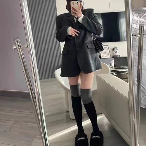 Black and Gray Spliced Socks, Long-Height Autumn/Winter Women's Socks—Over-the-Knee, Leg-Slimming JK Style, Calf-Length, Instagram-Fashionable, & Perfect for Xiaohongshu