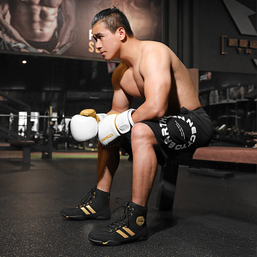 Boxing shoes for men and women, squat and deadlift training shoes, sanda and Muay Thai fighting shoes, indoor fitness professional Taekwondo and boxing shoes, wrestling shoes.