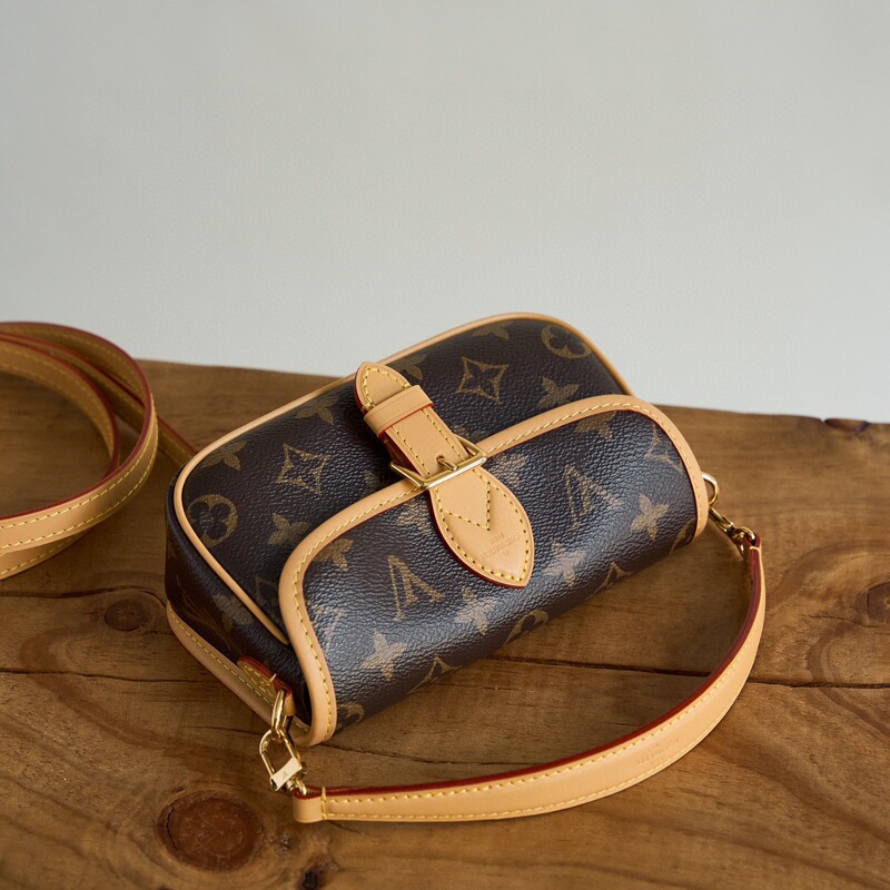 Donkey Home French Stick Bag small size Classic Old Flower Crossbody Bag High Sense Casual Fashionable Women's Bag Popular Lv Bag None