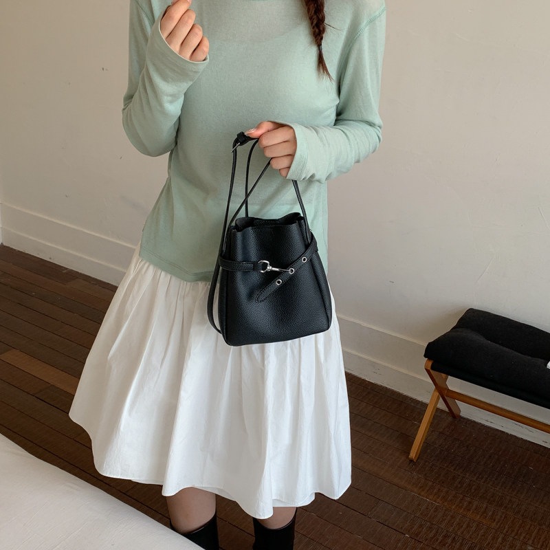 Diseño de nicho de moda nuevo bolso de hombro universal coreano mini 2026 bolso inclinado de verano para mujeres cubo de agua de teléfono móvil