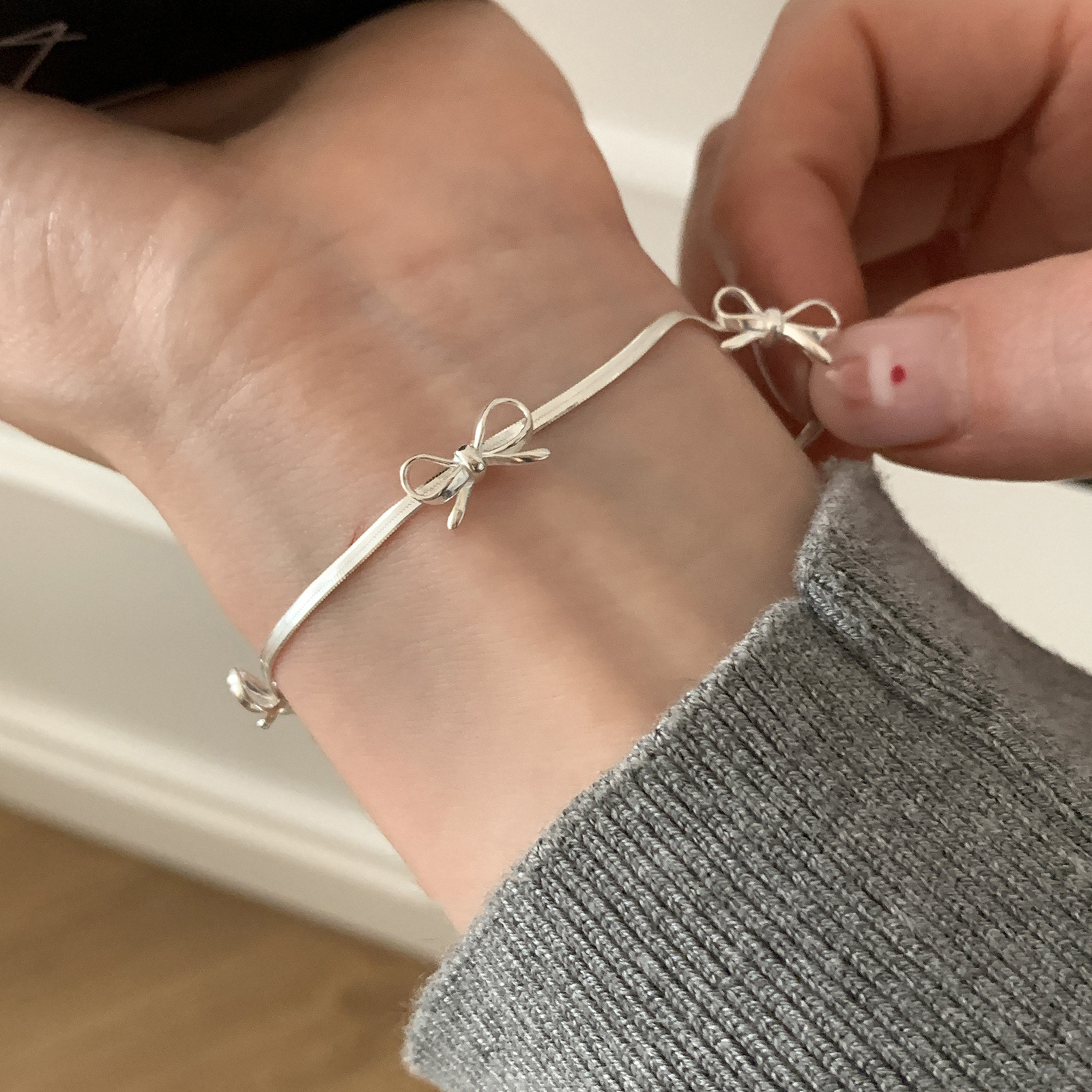 Bow snake bone bracelet girls Joker high sense ins style niche design temperament sweet hand jewelry wholesale