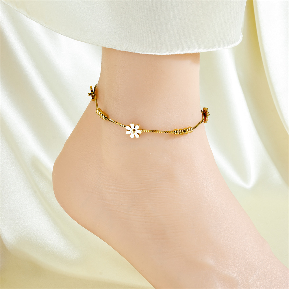 Cientos de tobilleras, tobilleras de lujo simples y ligeras, sentido femenino, accesorios de celebridades de Internet, temperamento de moda dorado de 18 quilates, cadena de pie de acero de titanio sexy