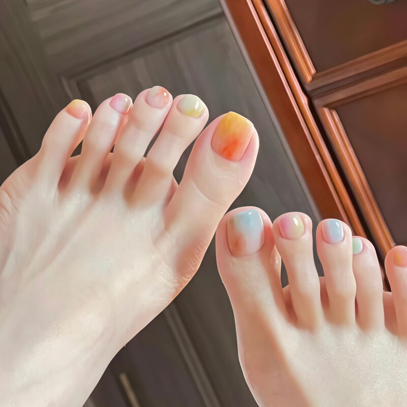 J136-Rainbow Smudged Prefabricated Nails with a Gentle and Elegant Look, Whitening Holiday Style Removable Toenail Patches