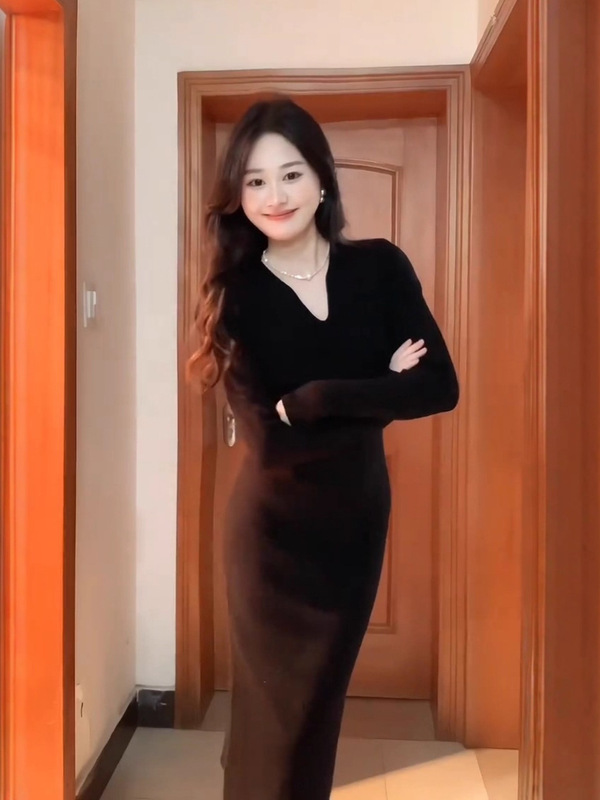 【现货】高级感软糯针织连衣裙女秋冬气质收腰显瘦长款内搭毛衣裙|undefined