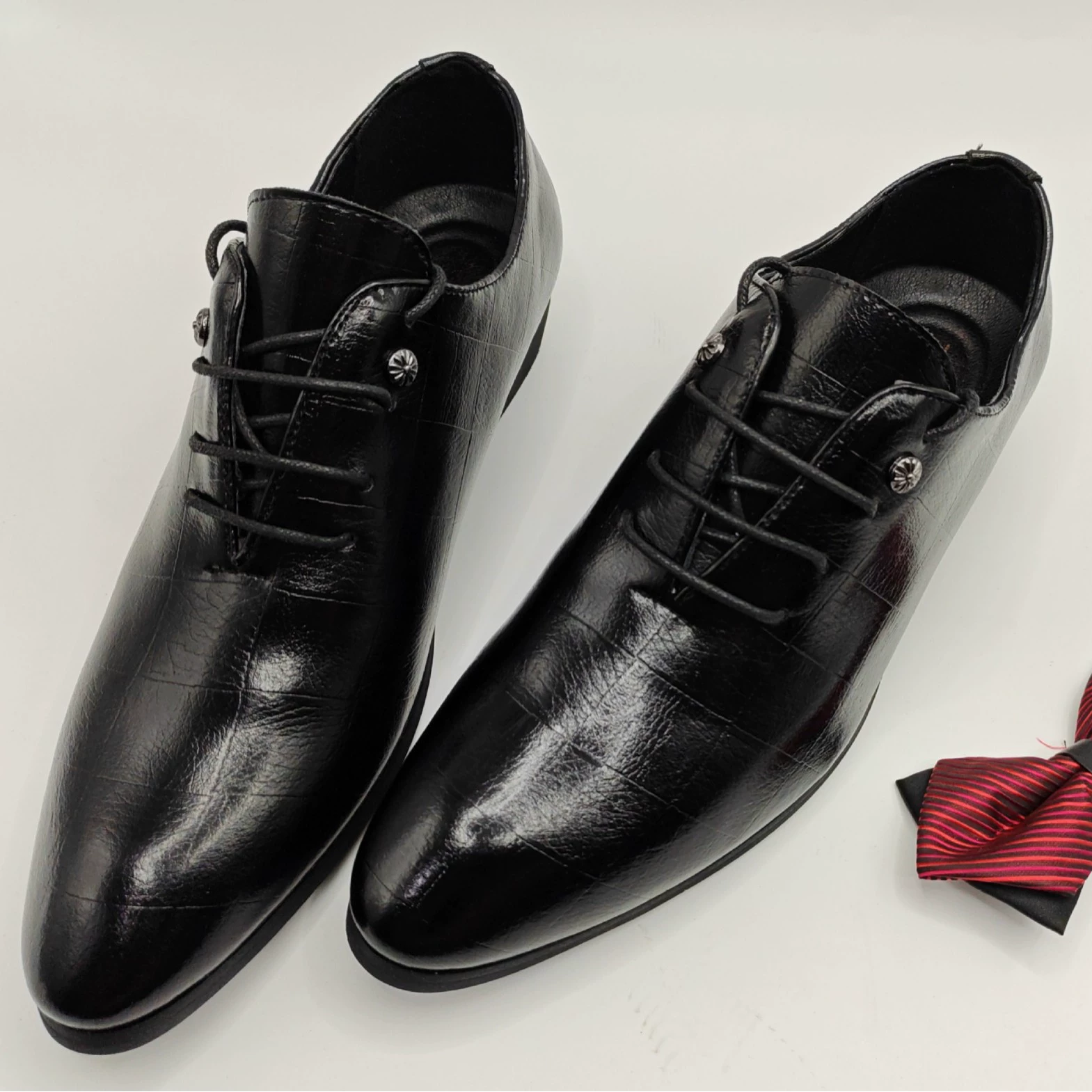 Распродажа: Мужские кожаные туфли в корейском стиле, модные деловые повседневные туфли на толстой подошве с острым носком для молодых мужчин.