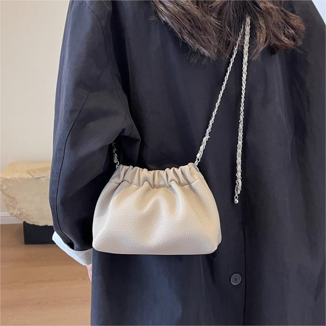 Bolso popular de este año bolso de mujer 2023 nuevo diseño de nicho bolso de hombro de la cadena textura versátil bolso de cubo popular