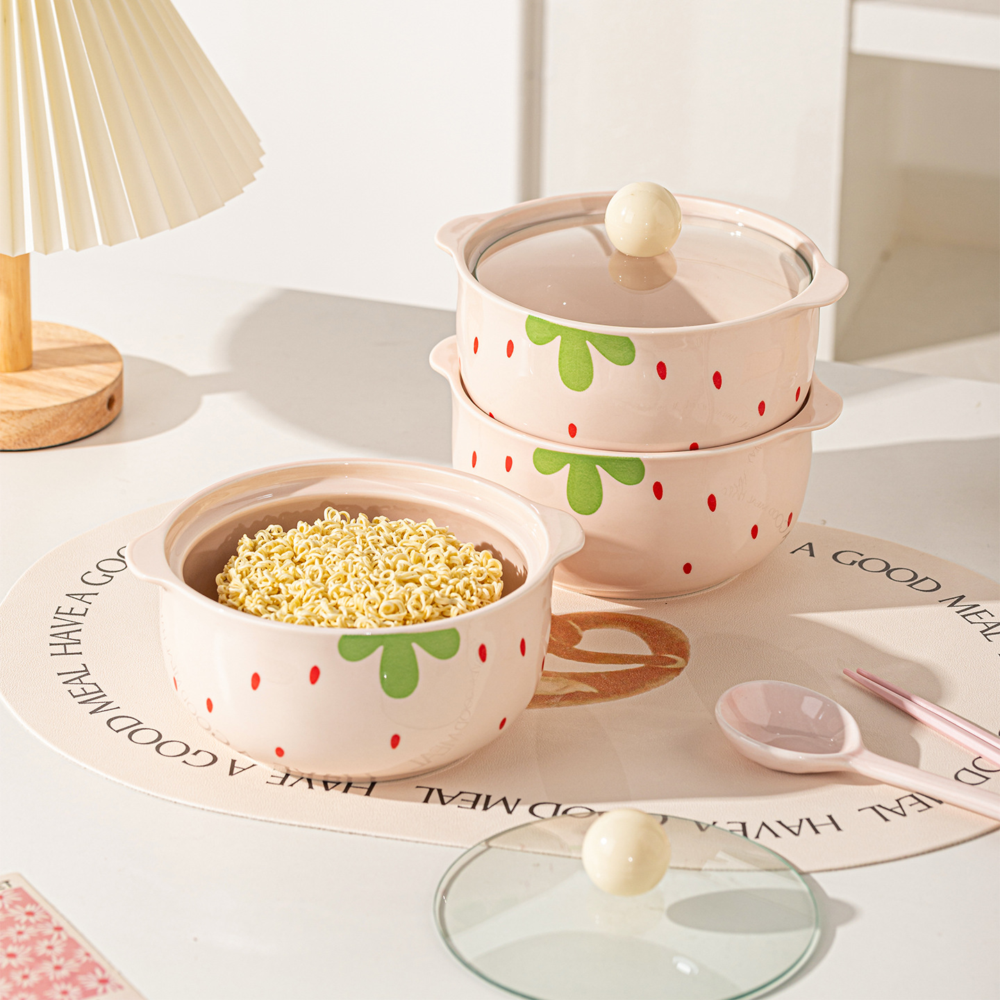 Hermosos platos de cerámica de color de paja con cucharón de fideos de sopa de doble oreja cuenco de fideos de fideos de dormitorio cuenco de fideos de dibujos animados domésticos cuenco de cerámica