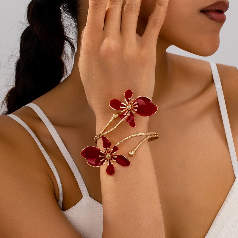European and American Cross-Border Elegant and Simple Design, Fresh and Sweet Gold Enamel Craftsmanship Flower-Shaped Open Bracelet European and American Cross-Border Elegant and Simple Design, Fresh and Sweet Gold Enamel Craftsmanship Flower-Shaped Open Bracelet