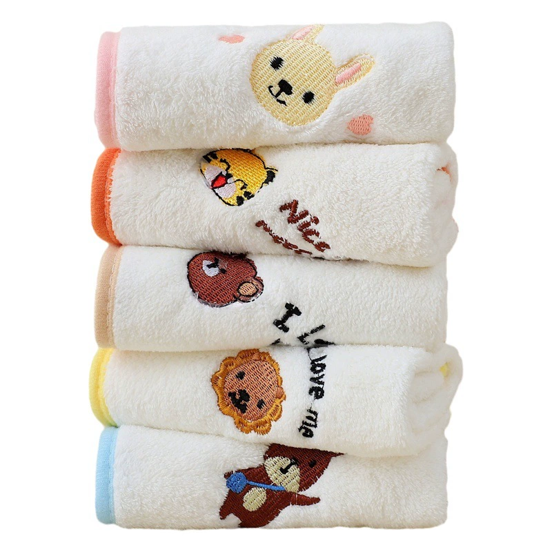 Квадратное полотенце из кораллового флиса с вышивкой в виде мультяшного медведя, полотенце для вытирания слюны, полотенце для рук для детского сада, детское полотенце для малышей