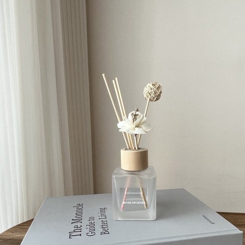 MUJI INS Original Wood-Dried Flower Decor, Flameless Vine Branch Aroma Diffuser for Living Room, Bedroom, and Bathroom, Odor Elimination, Long-lasting Fragrance