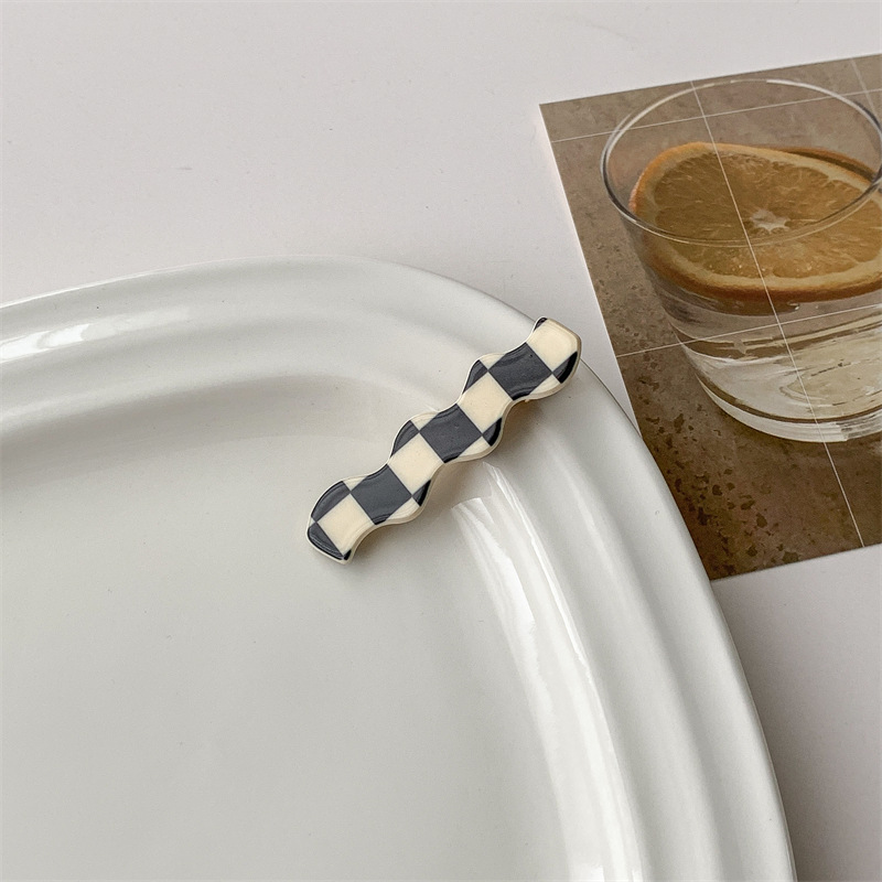 PVC Material Mouth, Checkered Pattern Simple Style Women'S Mouth Checkered PVC Hair Clip