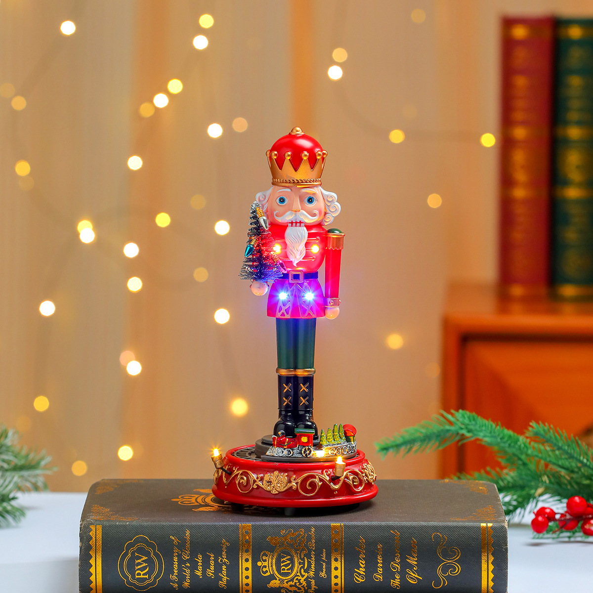 Una variedad de adornos de caja de música luminosa de resina giratoria de Navidad, adornos de tren giratorio, regalos de Navidad