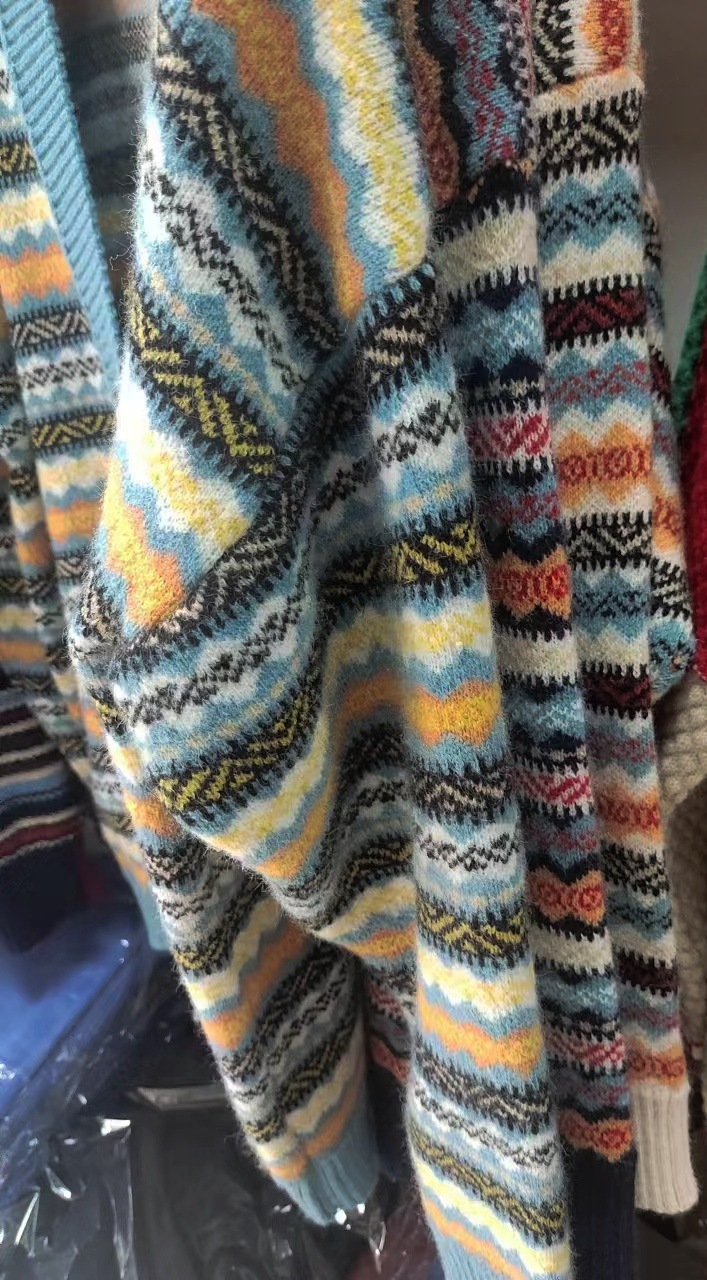 2024 m. rudens ir žiemos naujas madingas kontrastingas megztas kardiganas, švarkas, megztinis, moteriškas trumpas stilius_voghion.com