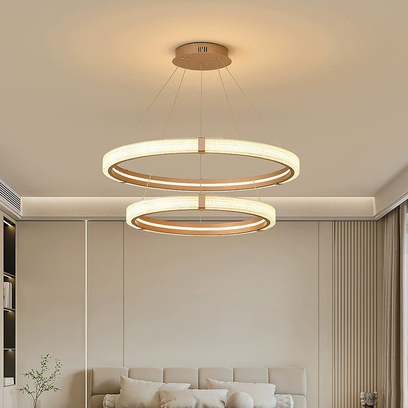 Círculo moderno de lámparas luminosas en la sala de estar, iluminación italiana, comedor, dormitorio simple, lujoso, atmósfera nórdica.