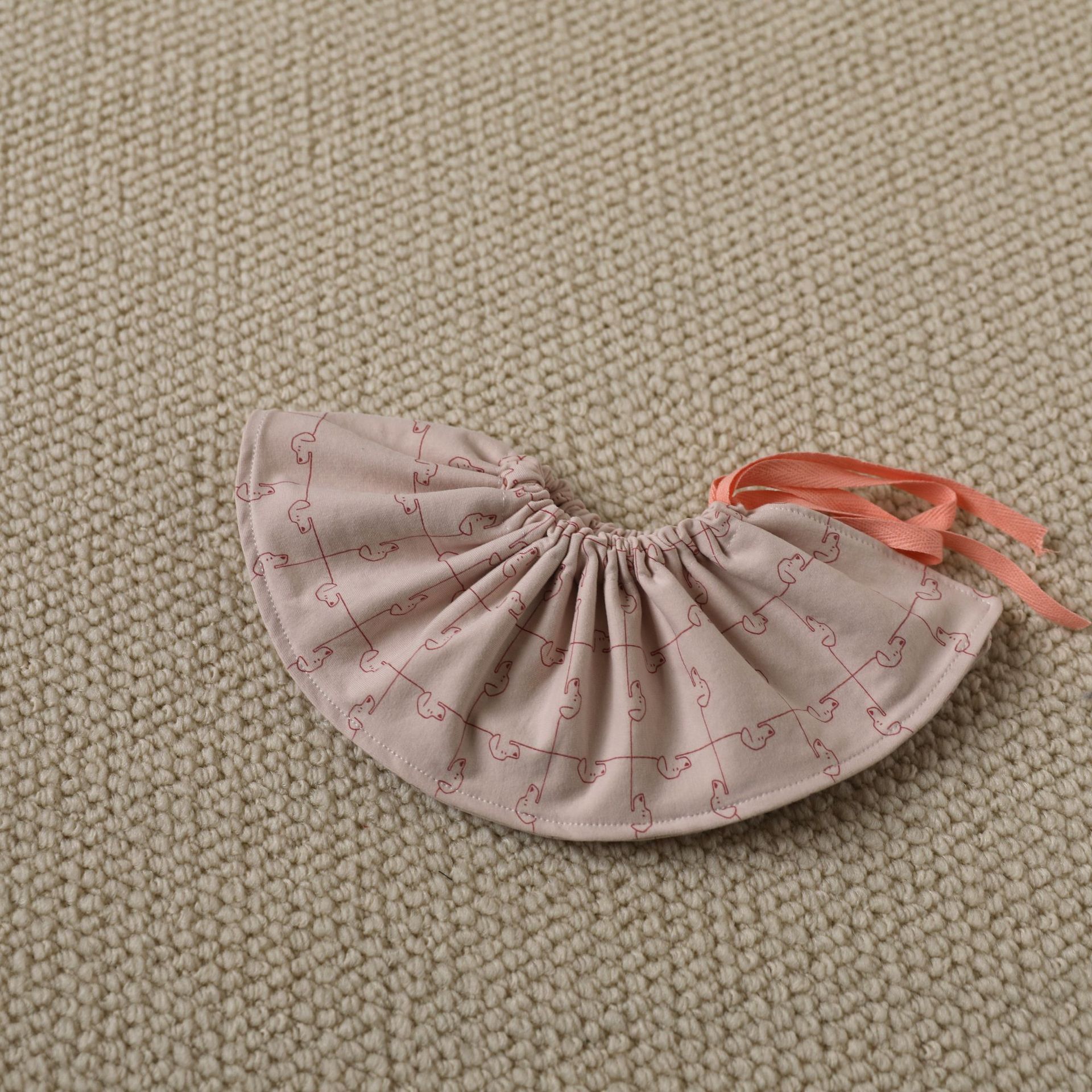 Pink rhyme cute dog-drawstring saliva towel