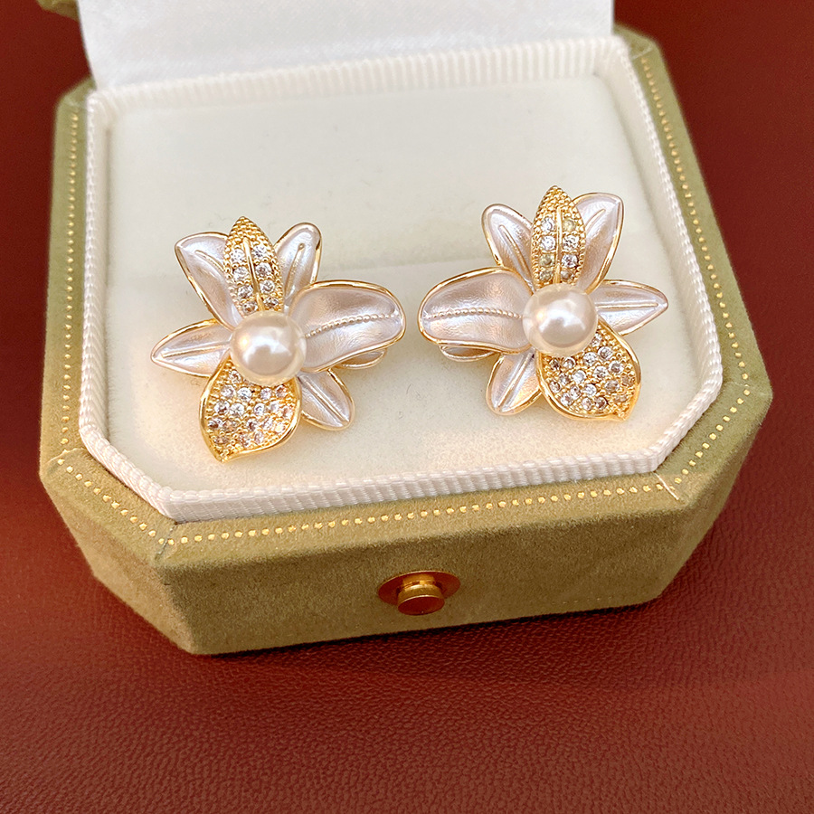 Aguja de plata zircon goteo de aceite flor pernos de orejas estilo coreano delicado nicho pendientes ligeros de lujo alta sensación auriculares al por mayor