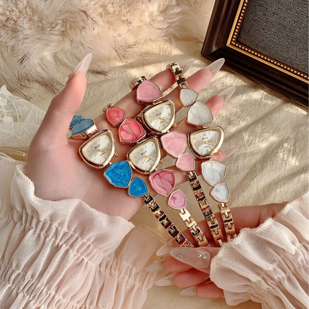 Foreign Trade Cross-Border New Women's Quartz Watch Retro Temperament High-End Wholesale Hot-Selling Model