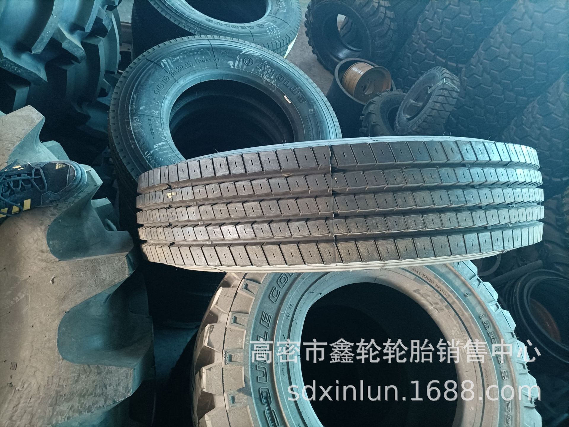 供应8R9R22.5 10R22.5 11R 12R22.5全钢子午线轮胎