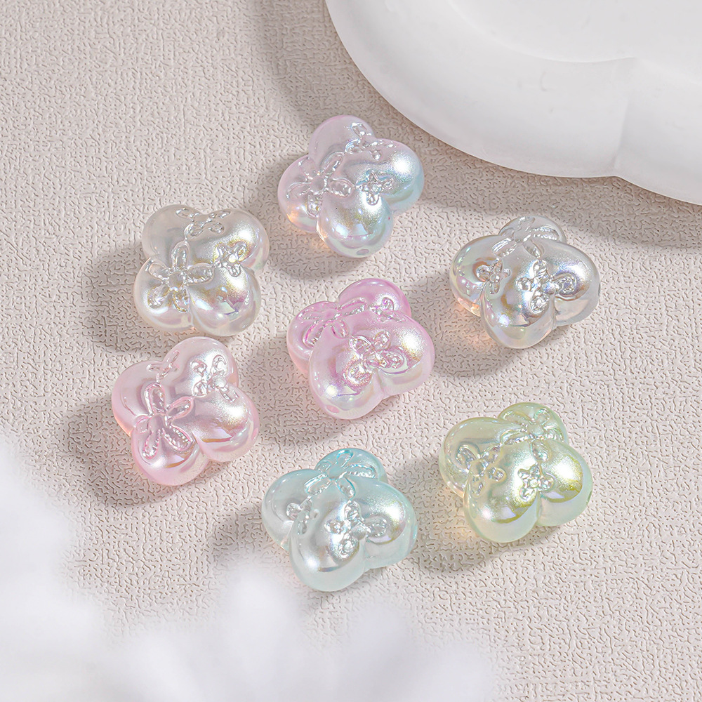 Cadena de teléfono con cuentas de trébol de cuatro hojas de colores, con diseño estampado y chapado en color, material de bricolaje para decoración, piezas pequeñas de ABS.