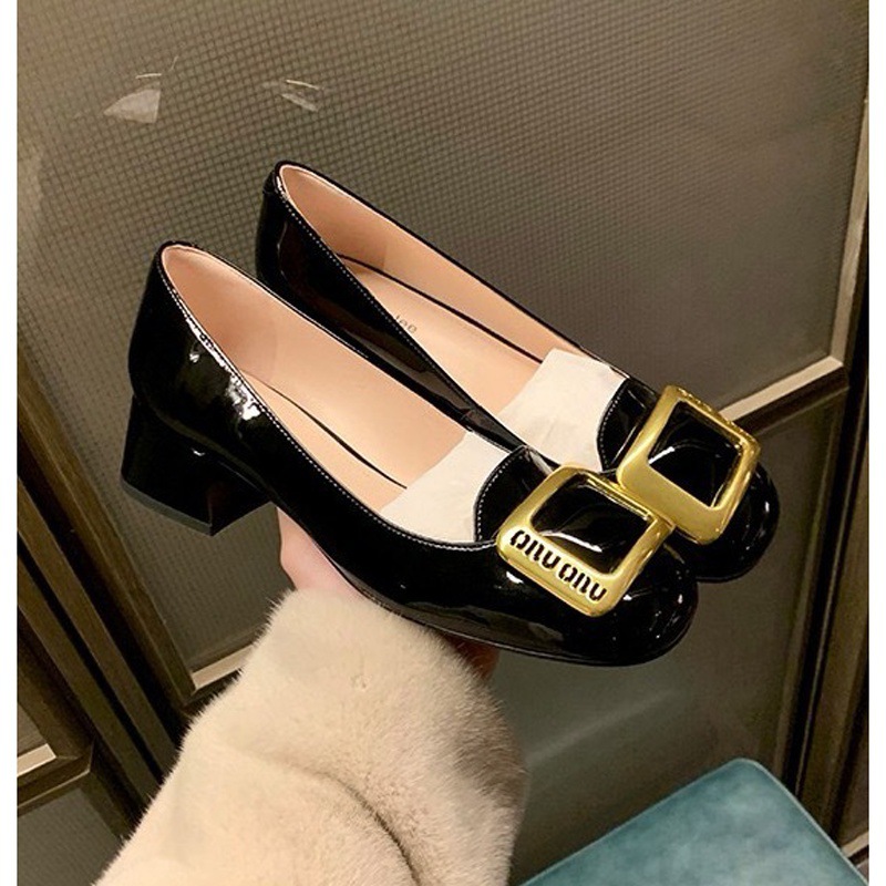 High heels low-cut