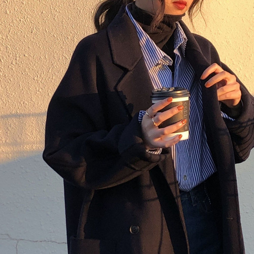 Women's blue vertical striped shirt with design sense, niche long-sleeved inner wear for 2025, versatile early autumn layering top