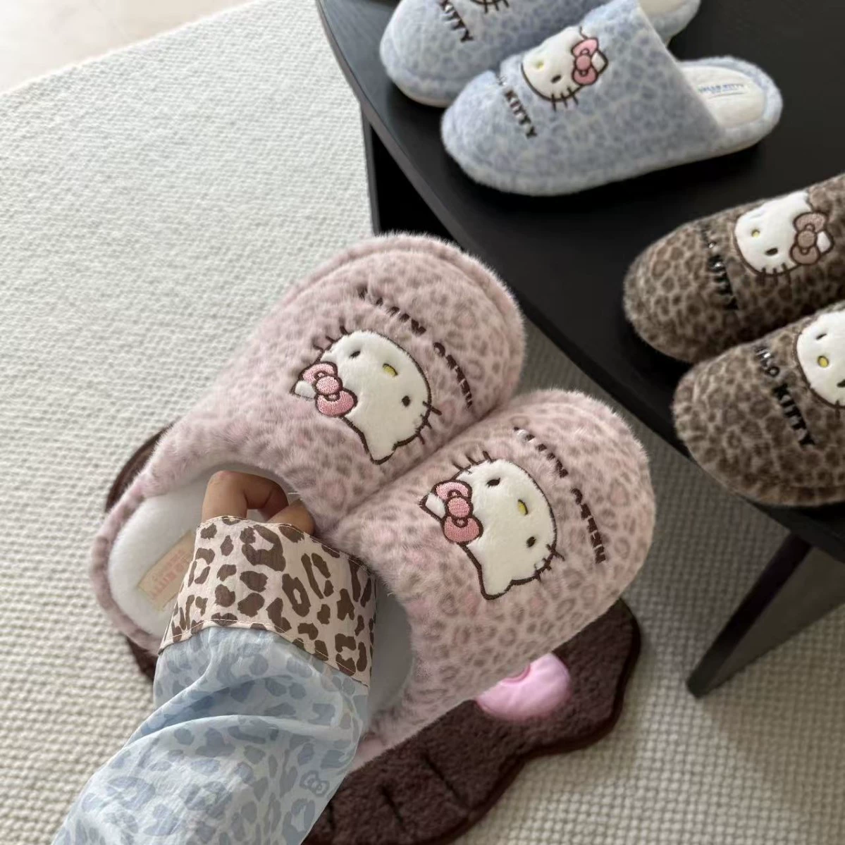 Полусезонные тапочки Hello Kitty (Hello Kitty), плюшевый верх и противоскользящая подошва, 36–41