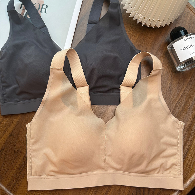 Light Luxury Maintenance Bra, Mulberry Silk Modal Latex Inner Cup, Seamless Slimming Look, Breast-Revealing Small Push-Up Bra Light Luxury Maintenance Bra, Mulberry Silk Modal Latex Inner Cup, Seamless Slimming Look, Breast-Revealing Small Push-Up Bra