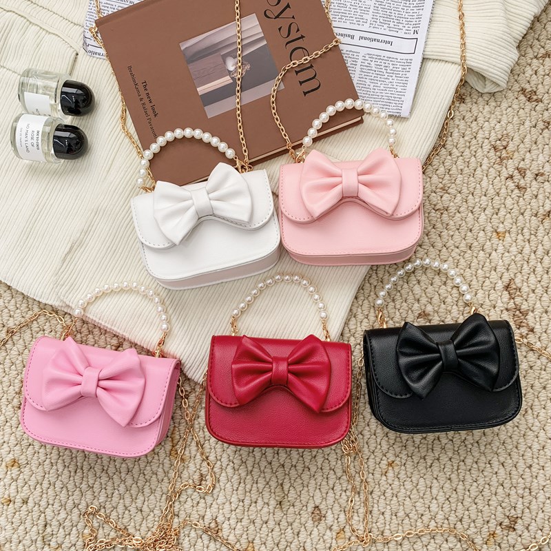 Bolso de hombro de niña popular de estilo coreano bolso de perla con lazo lindo 2025 nuevo bolso diagonal de cadena para niños