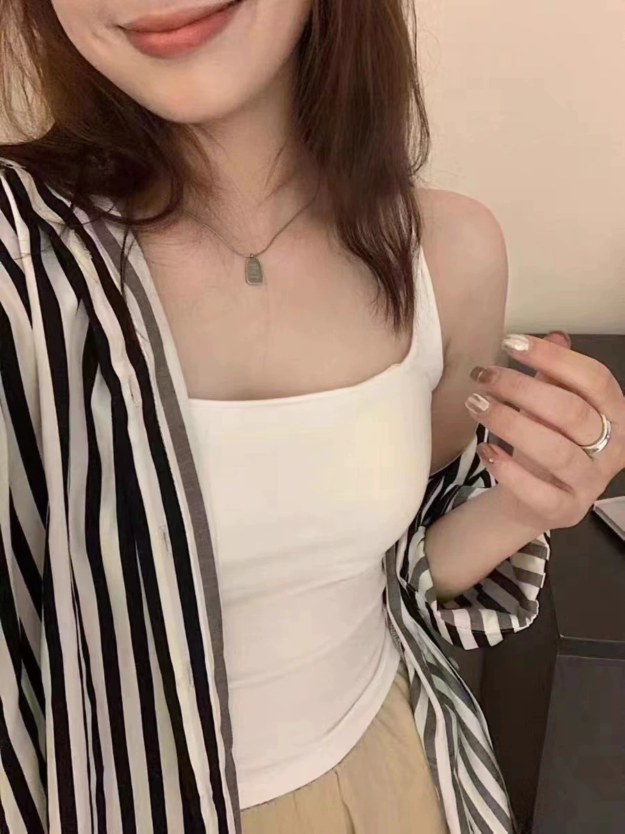 Colored top with cups, underwear as outerwear, body-friendly tube top, beautiful back, simple and elegant design