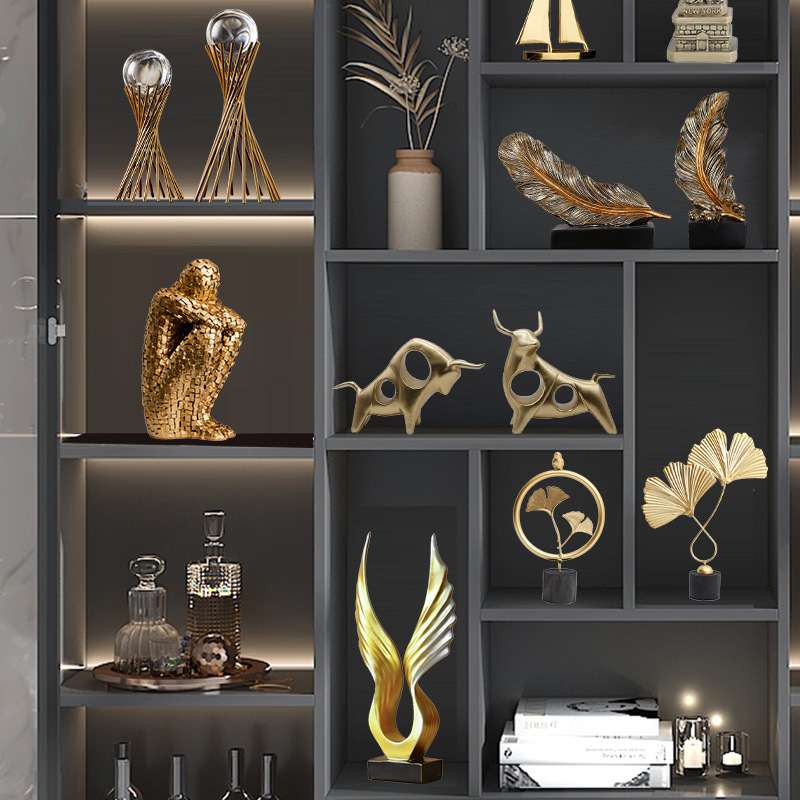 リビングルームの置物は軽くて豪華で高級な雰囲気のお酒棚の装飾品です。