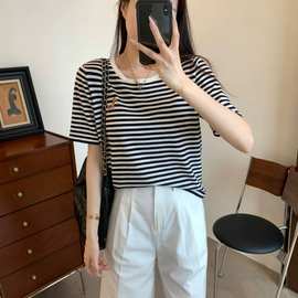 凉快 天丝索罗娜彩虹小马刺绣条纹圆领针织短袖T恤女图片色莱赛尔