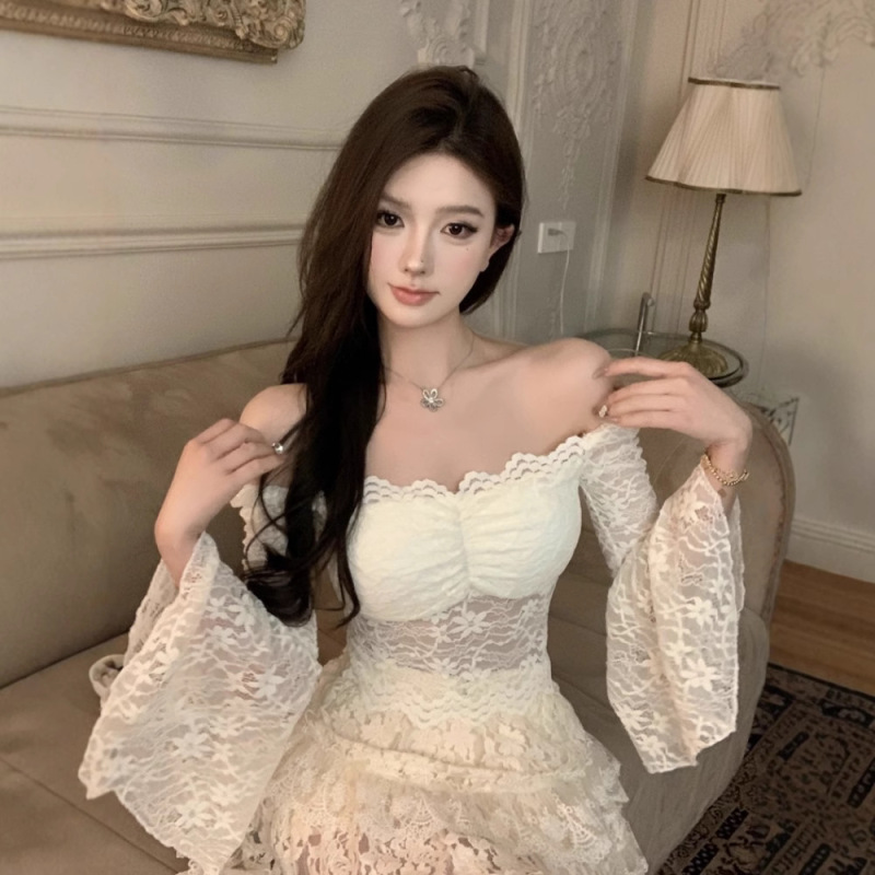 Spring Pure Desire Trumpet Sleeve Tight Waist Slimming Self-contained Chest Pad Figure Navel Short Lace Top Base Shirt