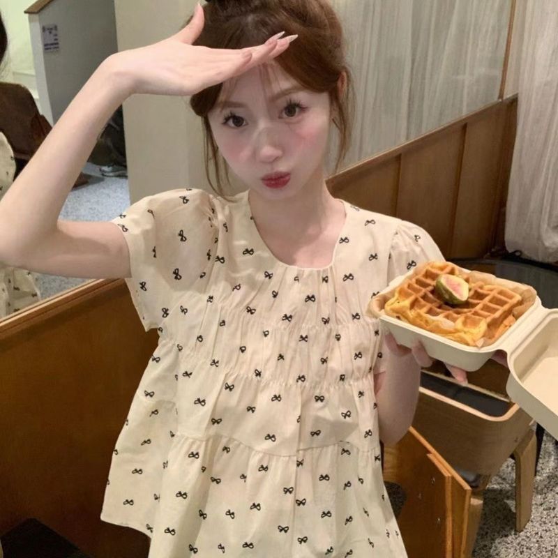 French-Style Round-Neck Bow Print Short-Sleeve Shirt for Women, Summer 2025, Pleated, Age-Reducing, Loose Top with Puff Sleeves