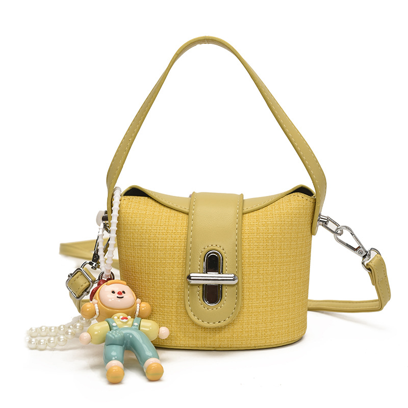 Bolso de hombro para niña de moda, muñeca linda, bolso de bebé colgante, nuevo mini bolso para niños 2025