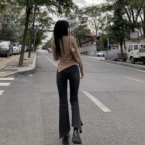 徳絨毛の半高襟の底のシャツのtシャツの女性のデザイン感の小さい大衆の秋冬の中で保温して厚い修身をプラスしてやせている上着を現します。|undefined