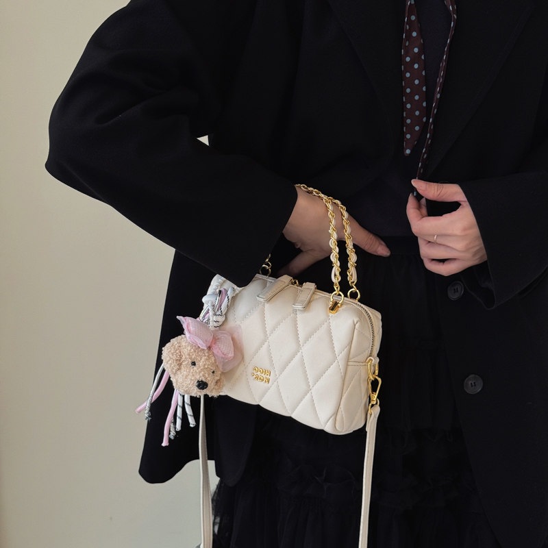Cadenas temperamento de la chica bolso de mano inclinado sensación de dama 2026 sensación de nuevo estilo portátil de hombro único estilo exterior versátil