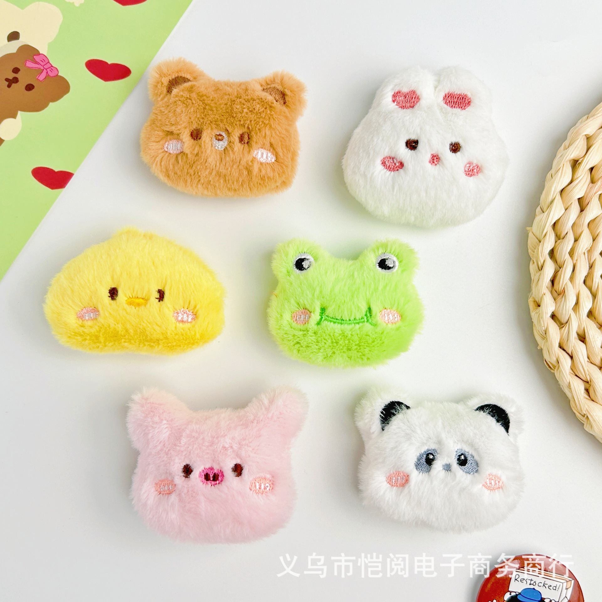 Cartoon plush brooches, animal plush bears, bunnies, chicks, dolls, DIY hair accessories, headbands, shoes, socks, clothing accessories and accessories.