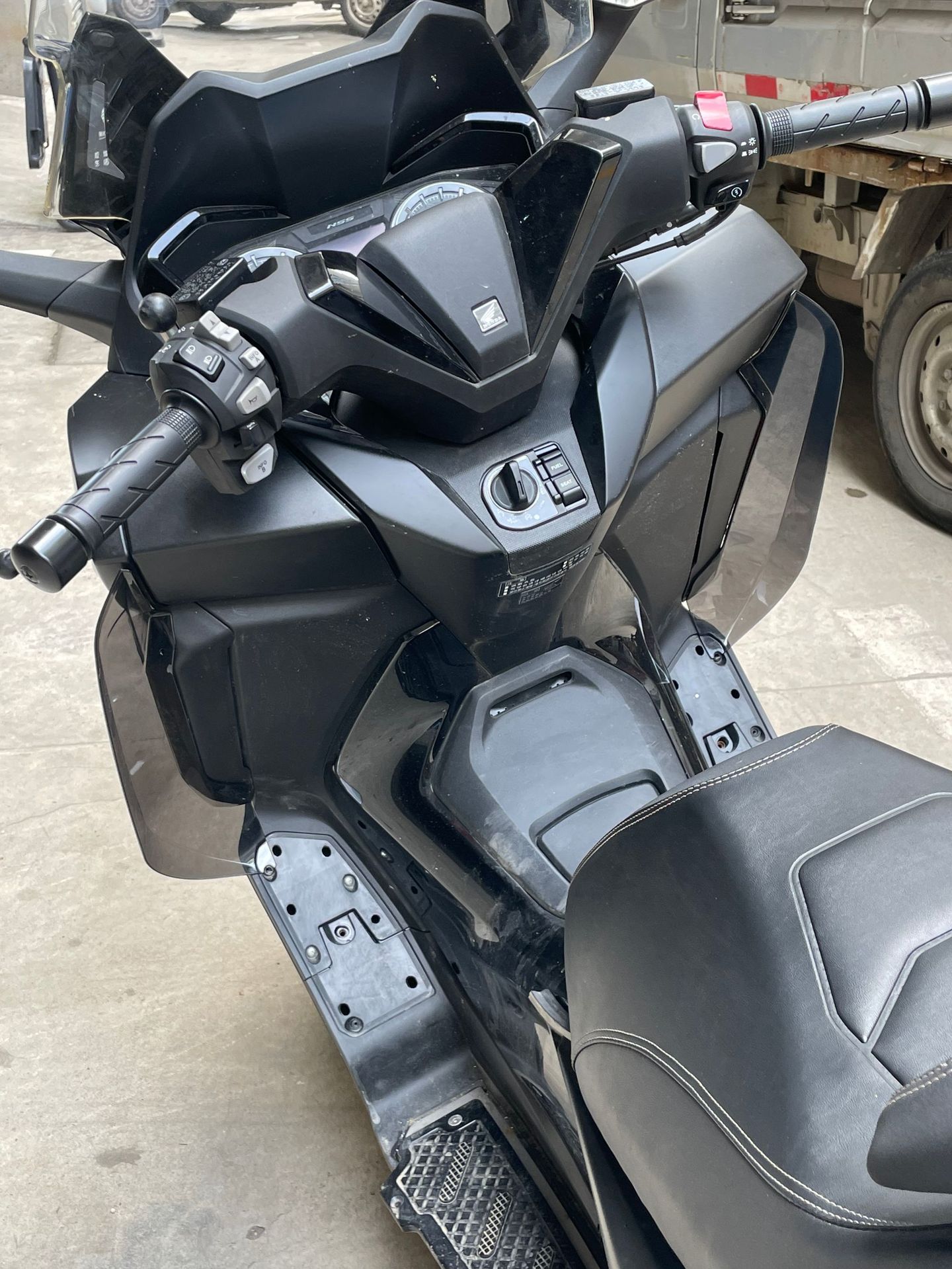Suitable for 23-25 Honda Forza 350 Modified Leg Wind Shield Nss350 Leg Guard Wind Shield Forza Deflector Cover