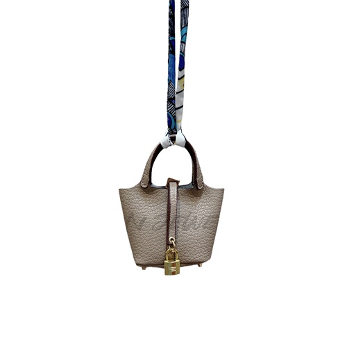 H's Mini Vegetable Basket Bag Pendant High-end Leather Car Keychain Pendant Cute Creative Headphone Bag for Women