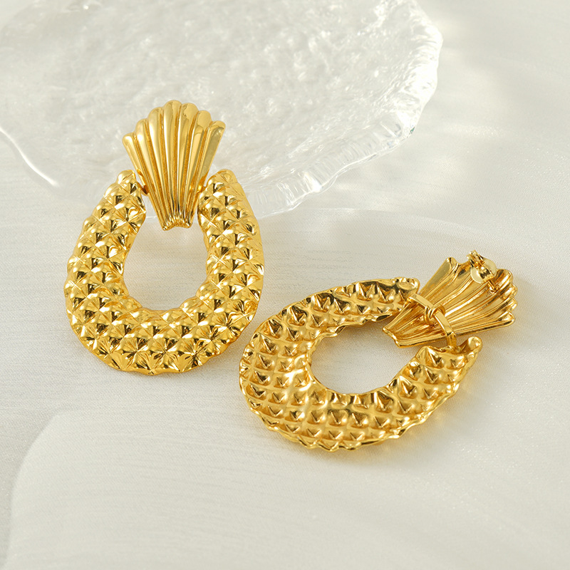 Nuevos pendientes europeos y americanos Diseño hueco creativo Pendientes de gota de agua de piña Pendientes de estilo frío de textura mate Pendientes mujeres