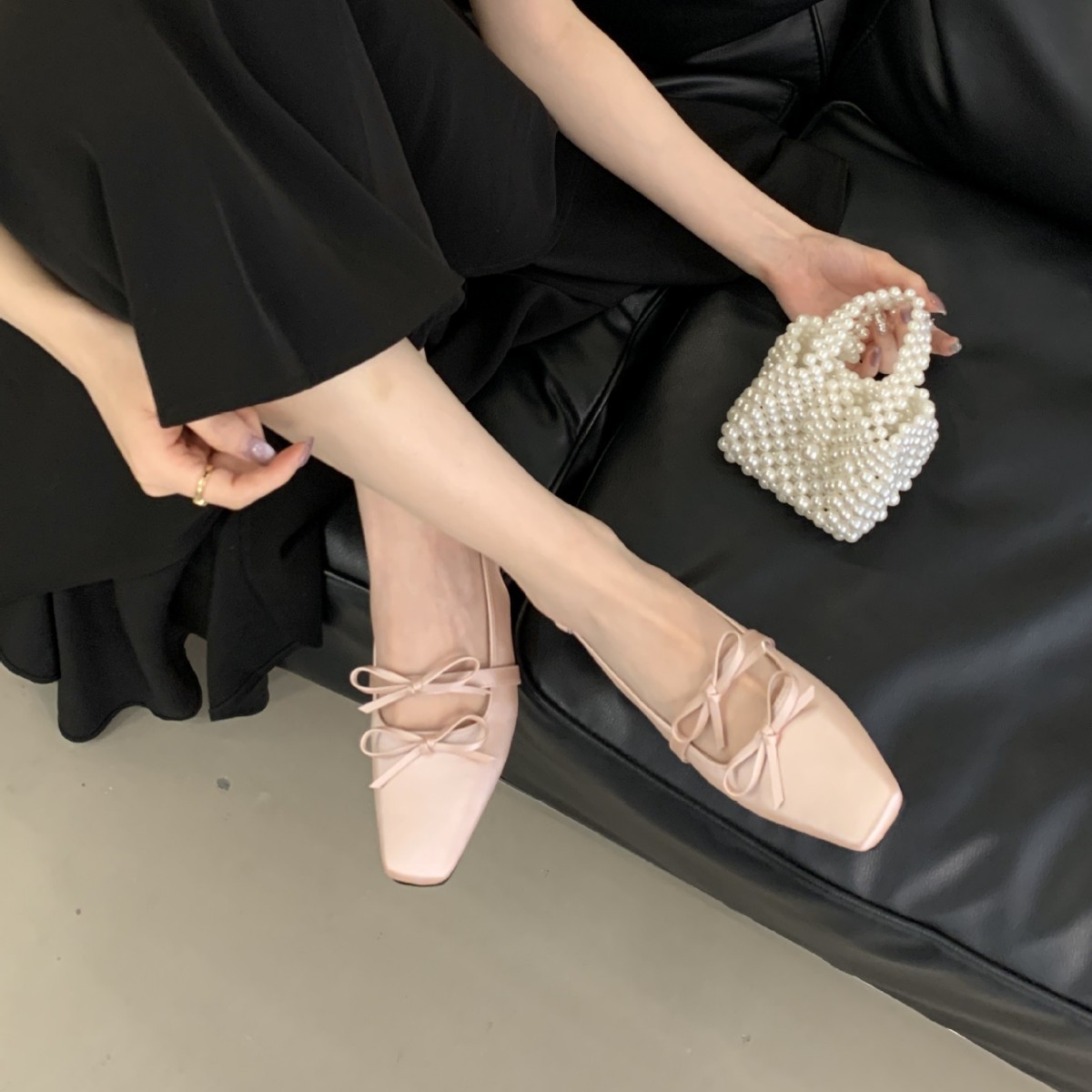 Closed-Toe Sandals For Women Summer 2024 New Fashionable Elegant Silver Bowknot Chunky High Heel Single Shoes_voghion.com