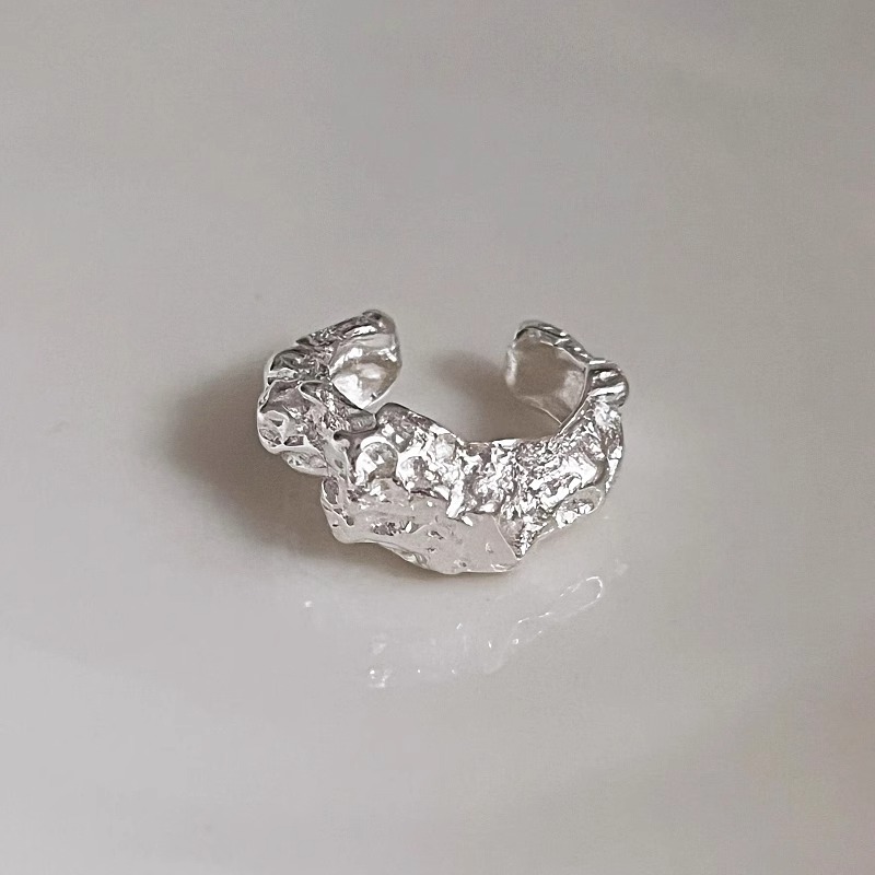 Pendientes de aguja de plata 925 con patrón de papel de aluminio, pendientes simples y exquisitos, de alta gama, pendientes irregulares, lujo ligero, nuevos pendientes de verano